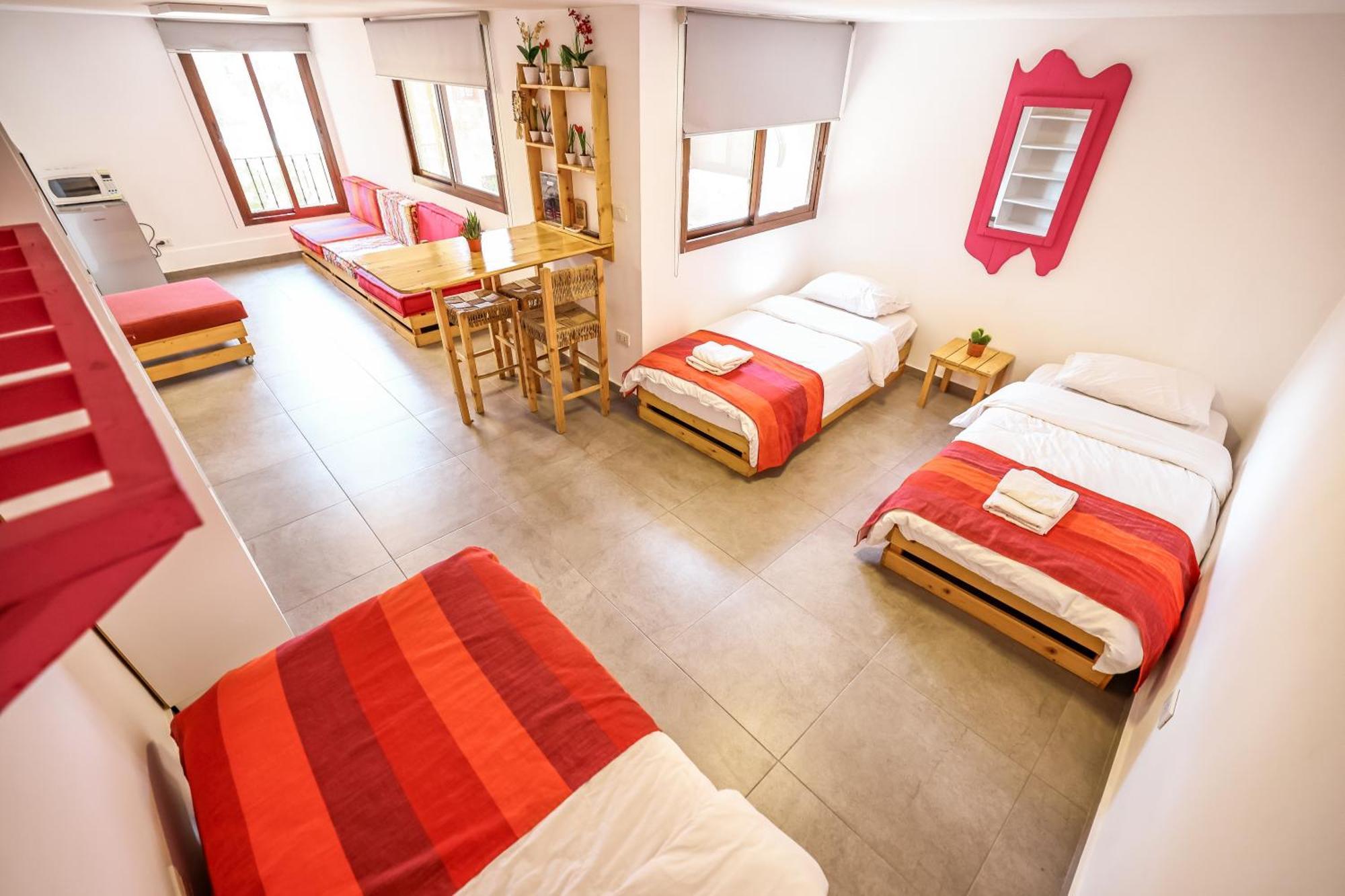 Old Town Guesthouses Батрун Экстерьер фото
