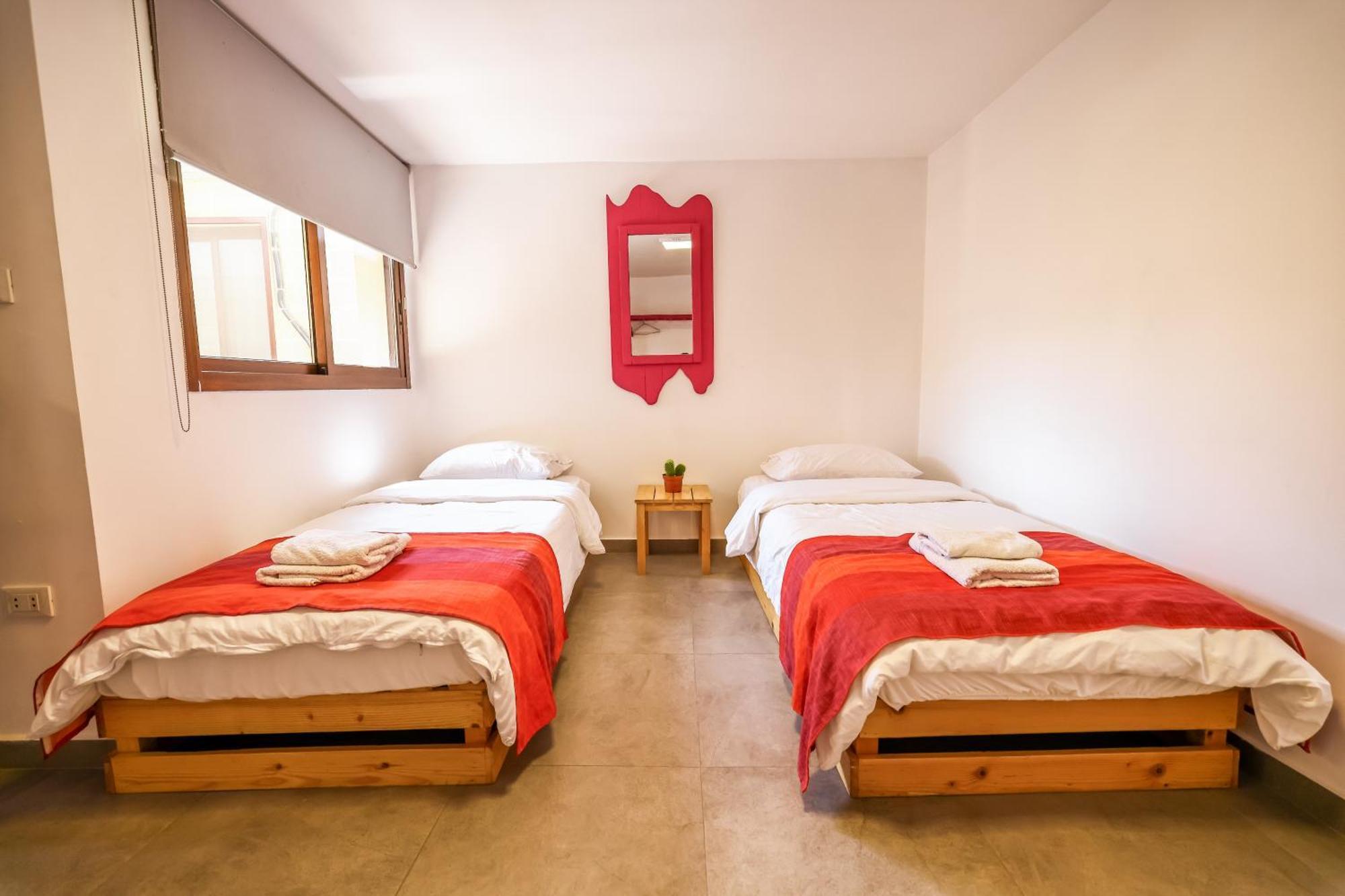 Old Town Guesthouses Батрун Экстерьер фото