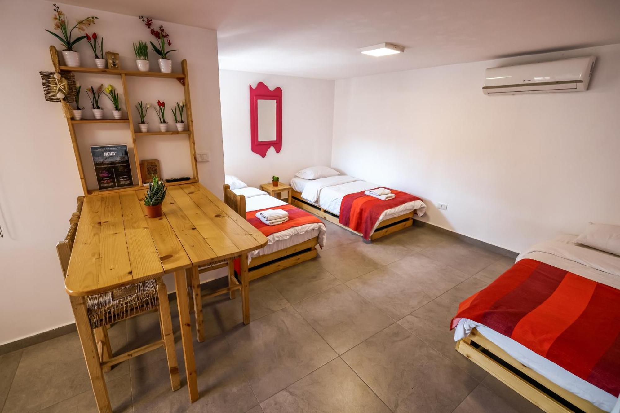 Old Town Guesthouses Батрун Экстерьер фото