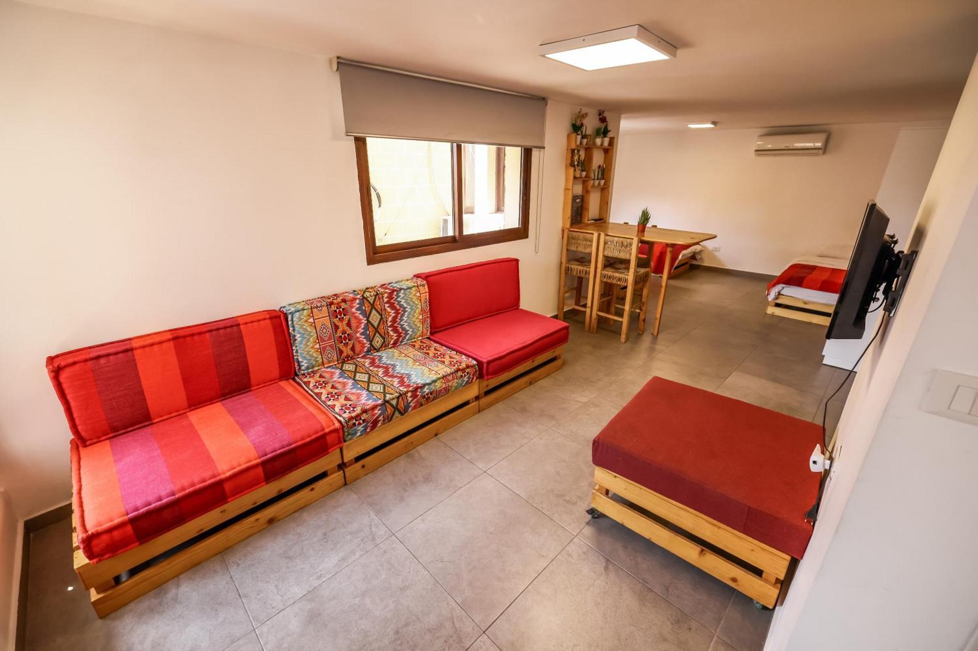 Old Town Guesthouses Батрун Экстерьер фото